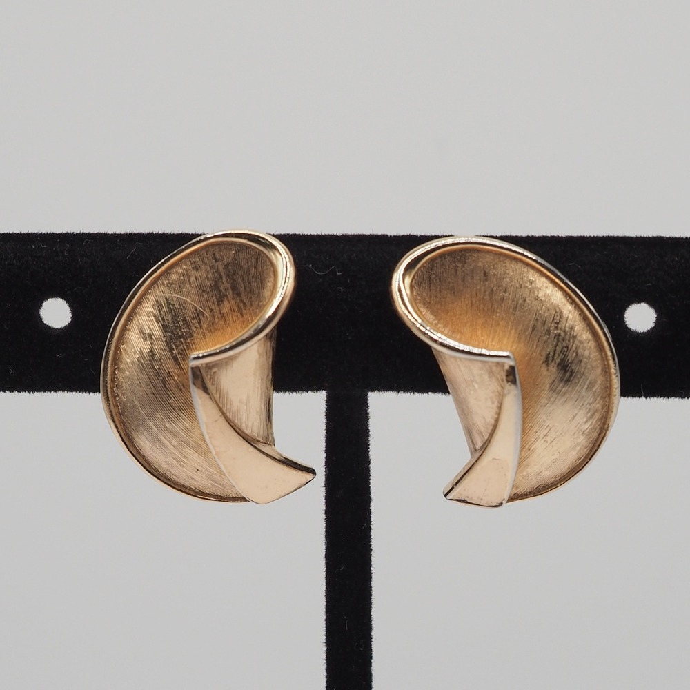 Vintage Trifari Earrings Textured Gold Tone Swirl Clip On